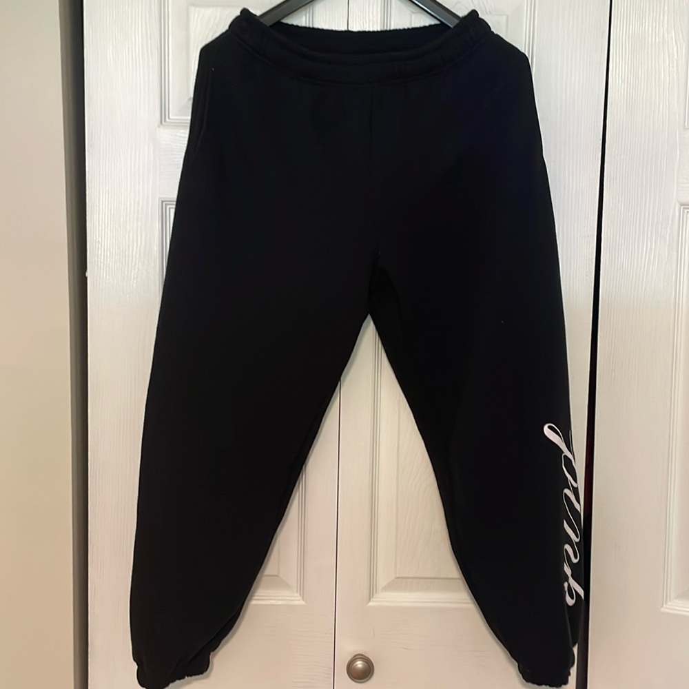 Pink Victorias secret IVY FLEECE RELAXED SWEATPANTS. Size Medium. Used once